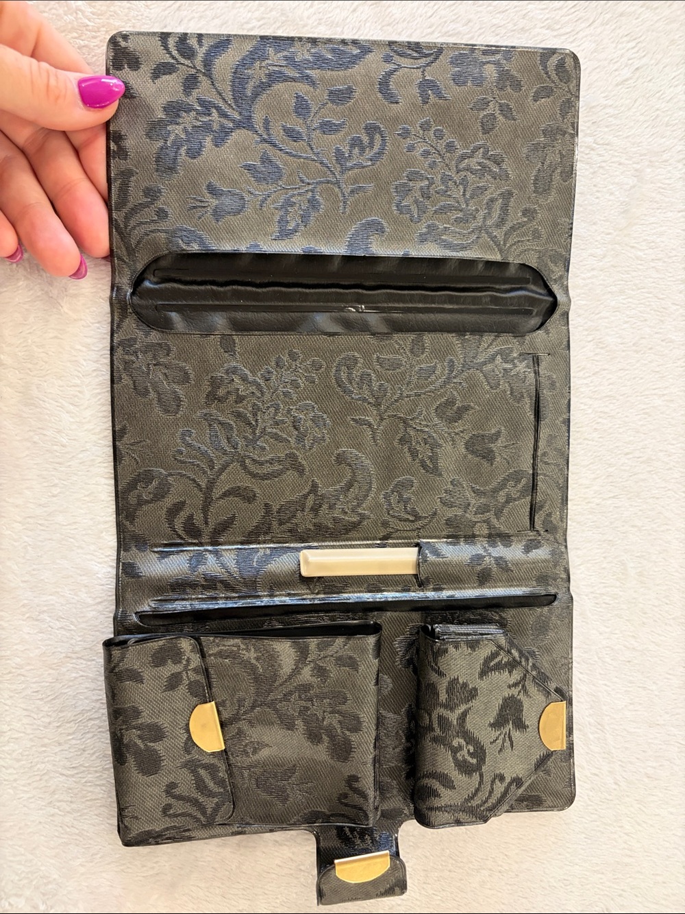 Vintage Elegant Floral Organizer in Gray with Gold Clasp - Picture 3 of 4